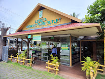 The Farm Outlet represents one of the earliest expressions of Azeezia’s vision: to make fresh, naturally produced food more accessible to the local community while creating a closer relationship between farmers, food and families. The outlet was established in Padivattom as part of Azeezia’s wider integrated farming initiative, with the group’s agricultural operations located near Pazhuvil in Thrissur.